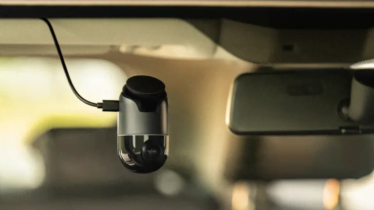 70mai Dash Cam Omni 360° rotating dashcam offers a full view of all your surroundings